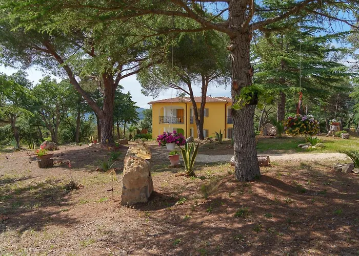 Villino Nel Bosco * كابوليفيري