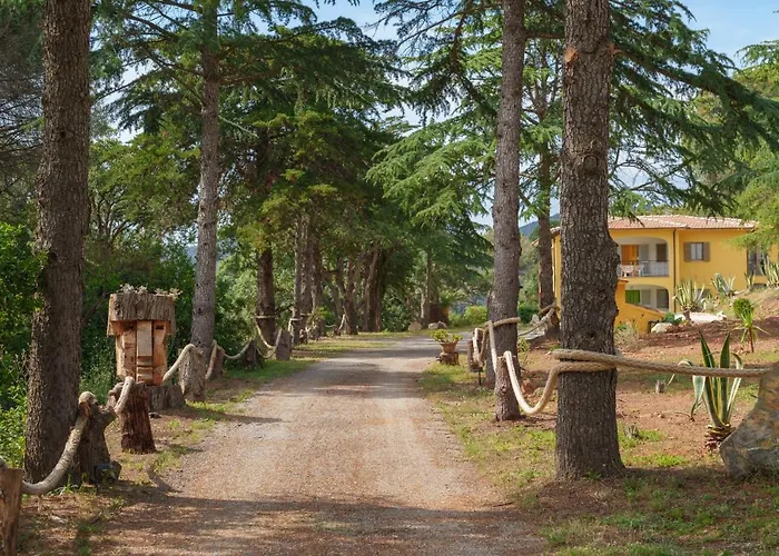 Villino Nel Bosco كابوليفيري